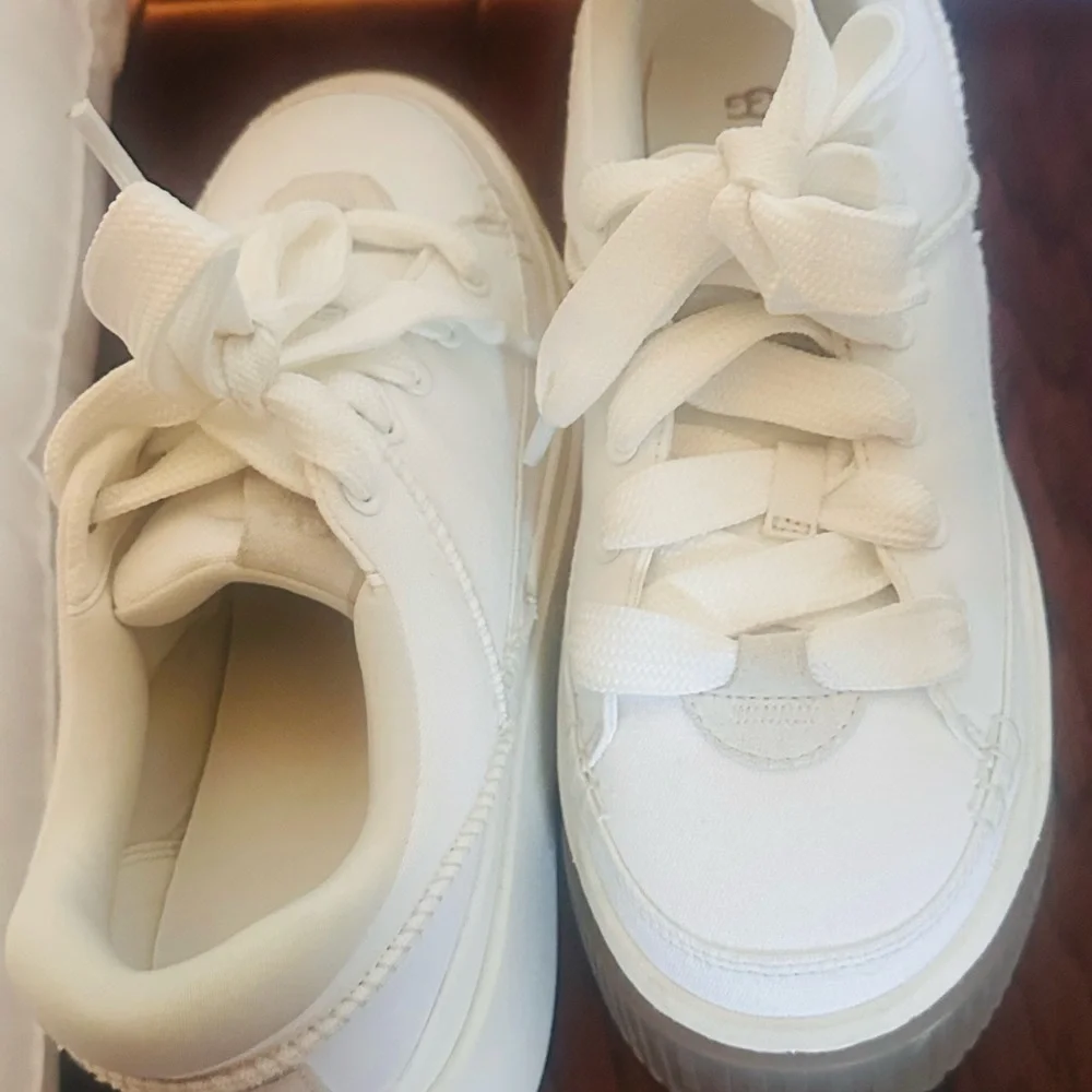 Ugg Women’s EX Duzzit Essential lace up platorm sneakers in white. 10